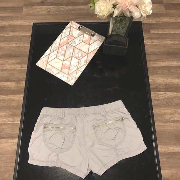 Express Shorts - Picture 2 of 5